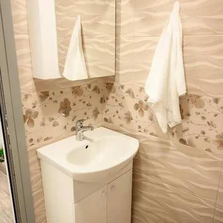 здраве 公寓 萨帕雷瓦巴尼亚